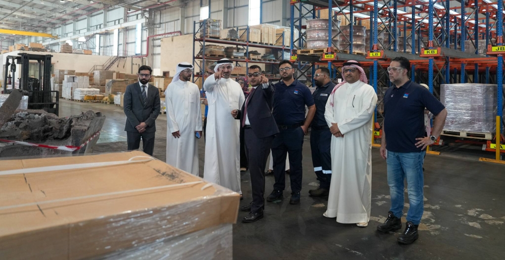 وزير الصناعة والتجارة يزور عدد من المصانع بمنطقة البحرين العالمية للاستثمار