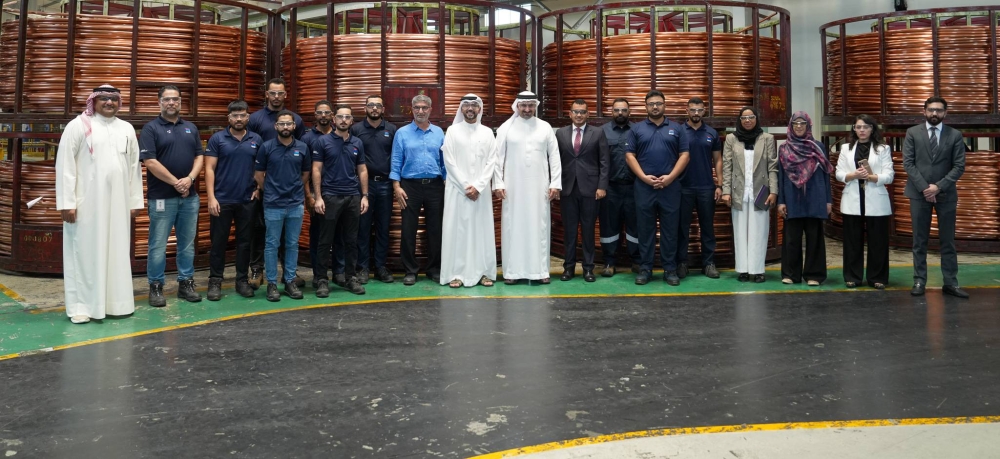 وزير الصناعة والتجارة يزور عدد من المصانع بمنطقة البحرين العالمية للاستثمار