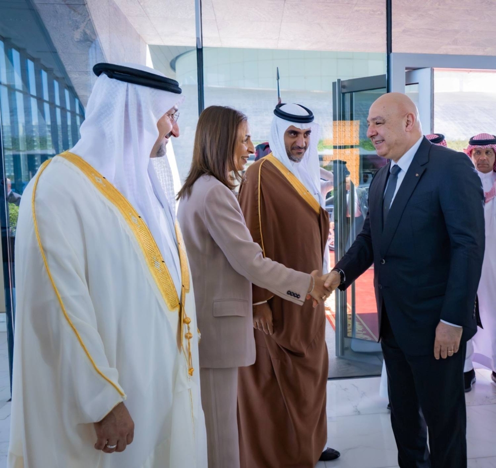 الرئيس اللبناني يزور "التنمية الاقتصادية" ويطّلع على تجربة البحرين بالتنويع الاقتصادي