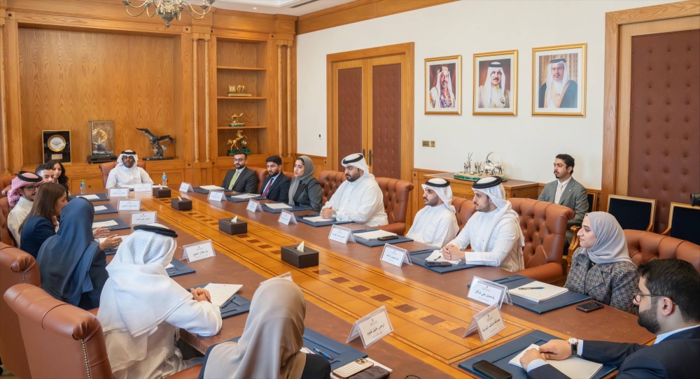 وزيرة التنمية المستدامة الرئيس التنفيذي لمجلس التنمية الاقتصادية تلتقي منتسبي الدفعة العاشرة من برنامج رئيس مجلس الوزراء لتنمية الكوادر الحكومية