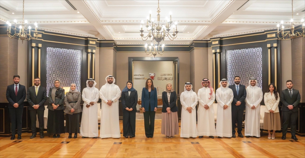 وزيرة التنمية المستدامة الرئيس التنفيذي لمجلس التنمية الاقتصادية تلتقي منتسبي الدفعة العاشرة من برنامج رئيس مجلس الوزراء لتنمية الكوادر الحكومية