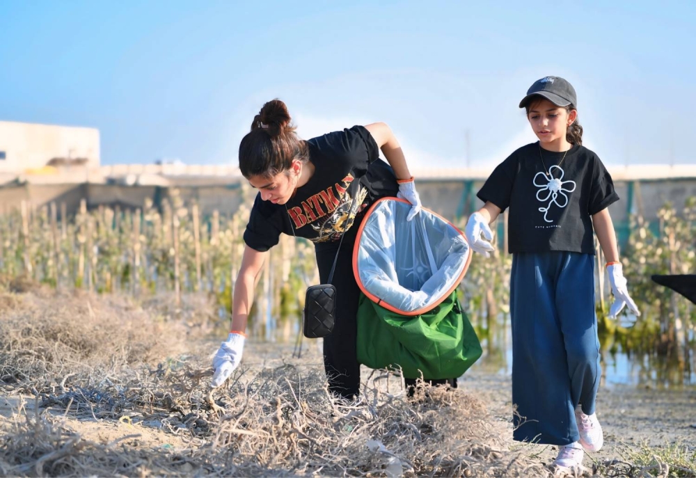 وزارة شؤون البلديات والزراعة تنظم حملة لتنظيف أشجار القرم في حالة أم البيض