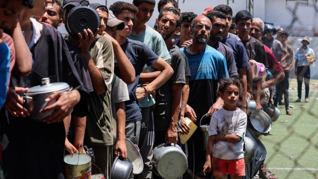 بريطانيا تنفذ خطة إسقاط مساعدات غذائية في غزة جوا