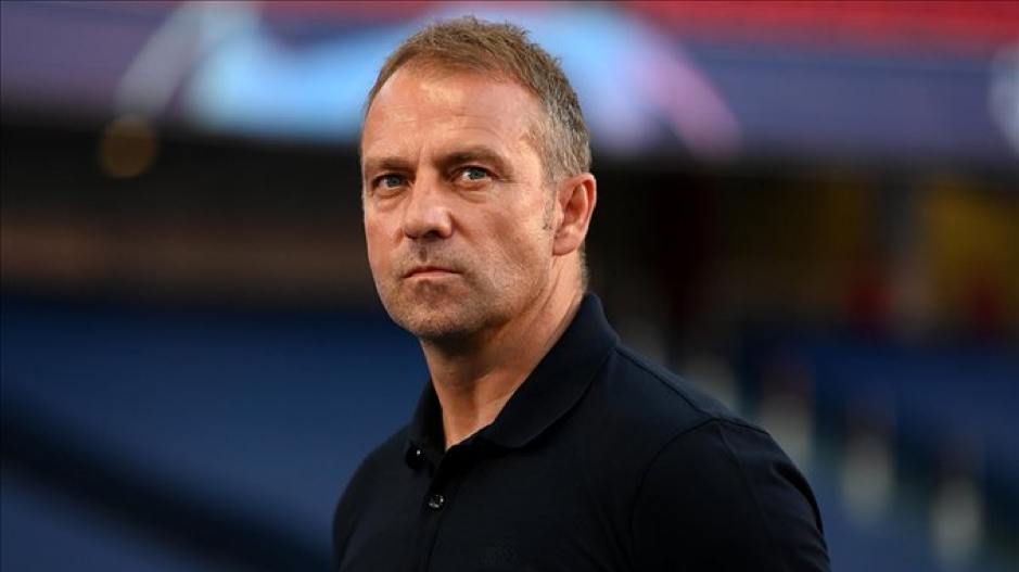 غضب هانز فليك في اليابان يربك استعدادات برشلونة للموسم الجديد