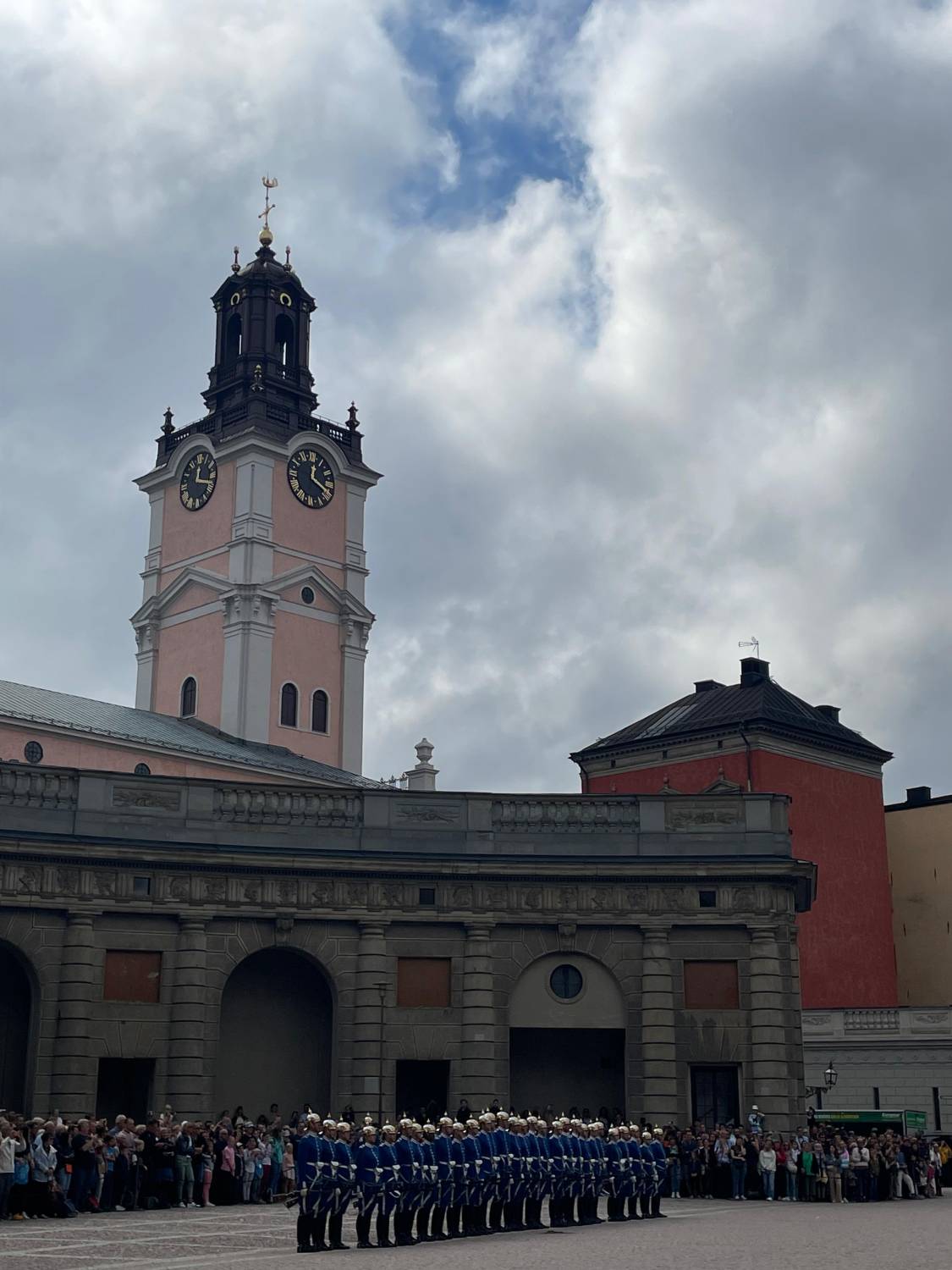 السويد.. رحلة السحر بين الشفق والجزر وأسواق الحكايات