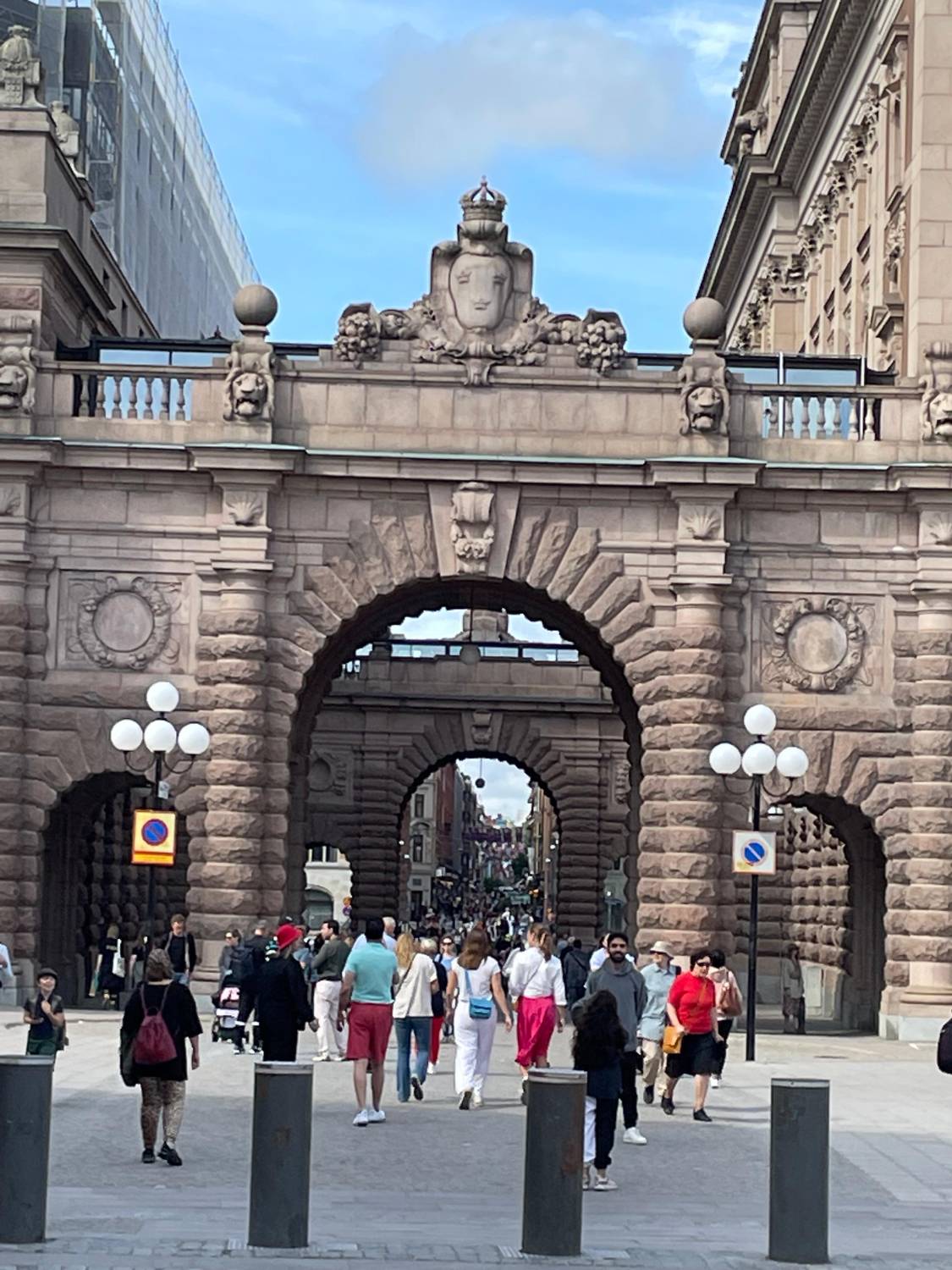 السويد.. رحلة السحر بين الشفق والجزر وأسواق الحكايات