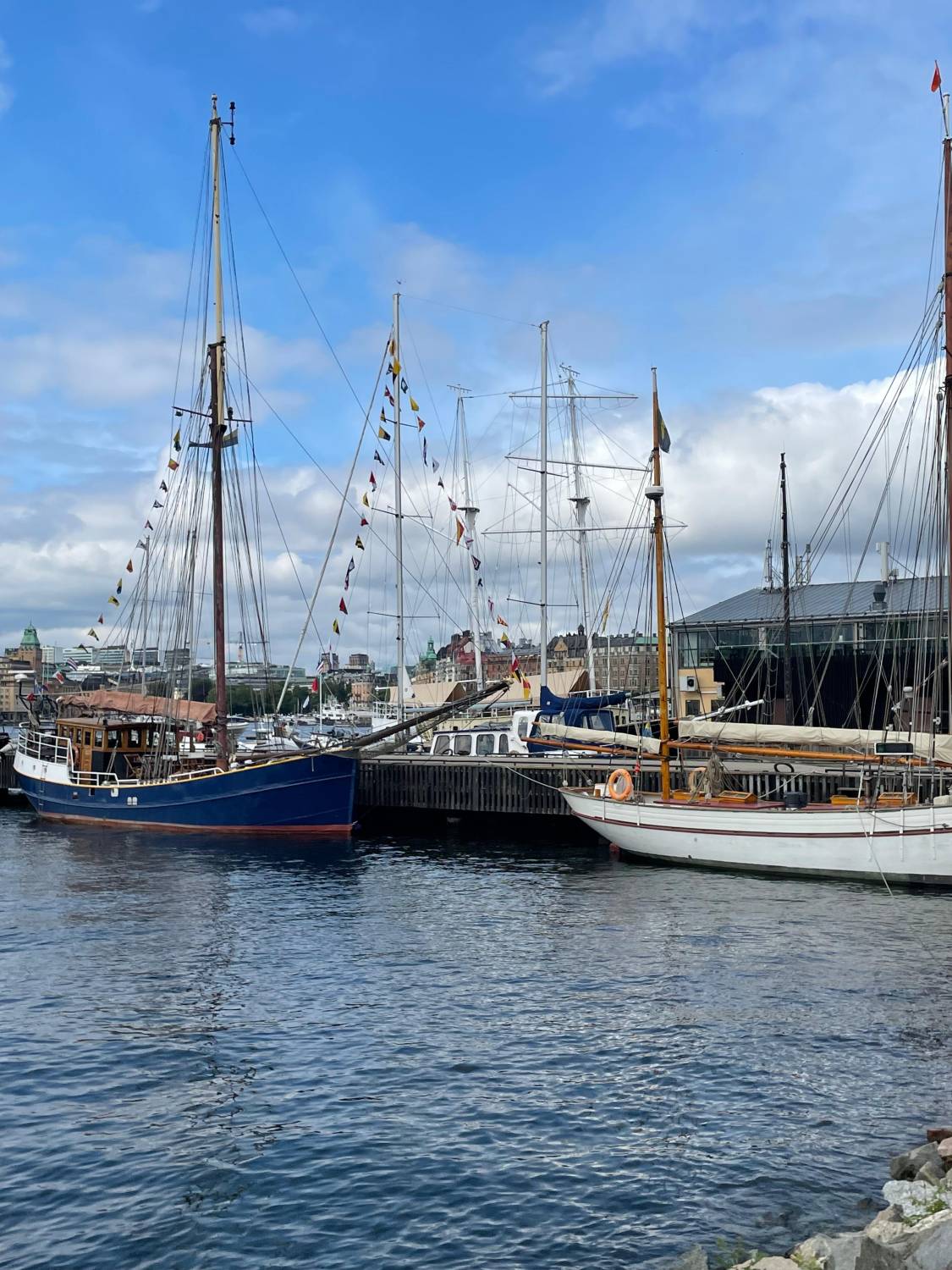 السويد.. رحلة السحر بين الشفق والجزر وأسواق الحكايات