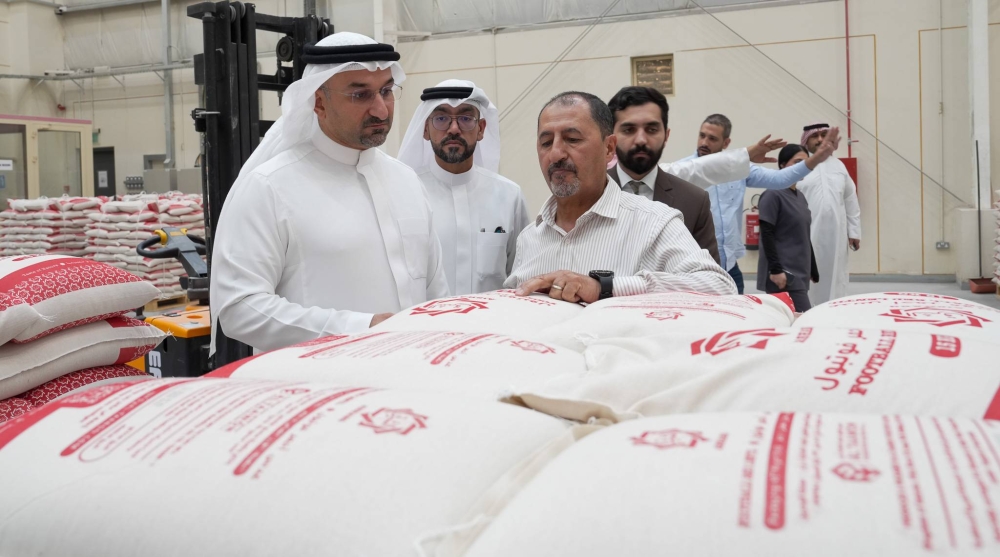 وزير الصناعة والتجارة يقوم بزيارة تفقدية إلى مصنع "التعاون للمواد الغذائية" بمدينة سلمان الصناعية