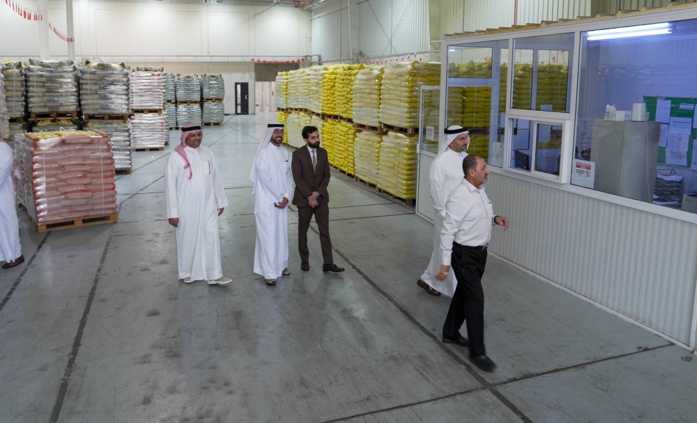 وزير الصناعة والتجارة يقوم بزيارة تفقدية إلى مصنع "التعاون للمواد الغذائية" بمدينة سلمان الصناعية