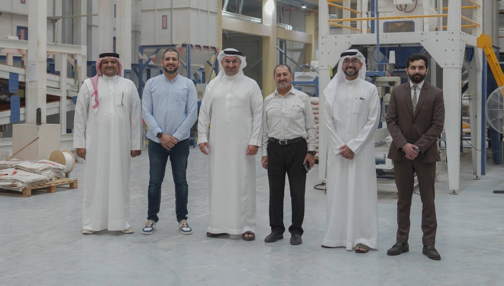 وزير الصناعة والتجارة يقوم بزيارة تفقدية إلى مصنع "التعاون للمواد الغذائية" بمدينة سلمان الصناعية