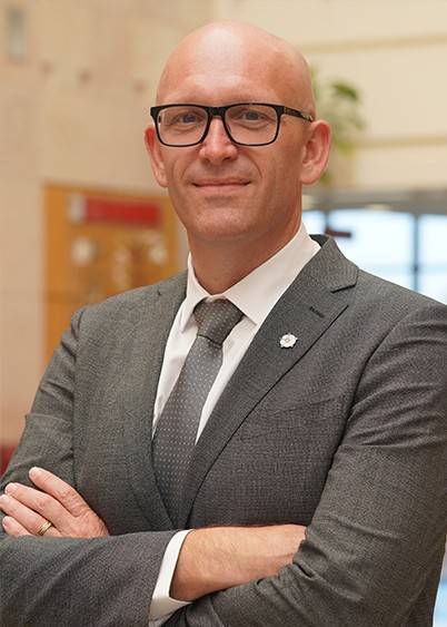 في خطوة نحو الاستدامة البيئية في حرمها الجامعي: جامعة البحرين الطبية تُرَكِّب وحدة معالجة مياه الصرف الصحي