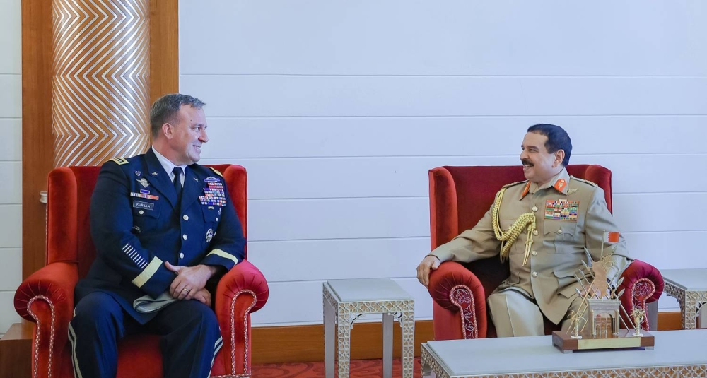 الملك القائد الأعلى للقوات المسلحة يستقبل قائد القيادة المركزية الأمريكية والوفد المرافق
