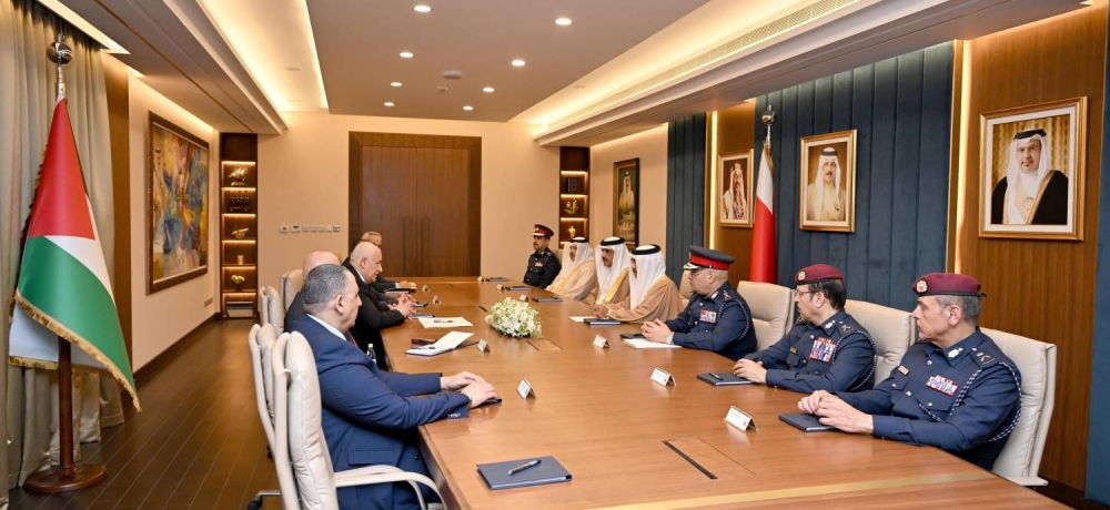وزير الداخلية يستقبل وزير الداخلية الفلسطيني ويؤكد على تعزيز التعاون والتنسيق الأمني لمواجهة التحديات الأمنية في المحيط الإقليمي
