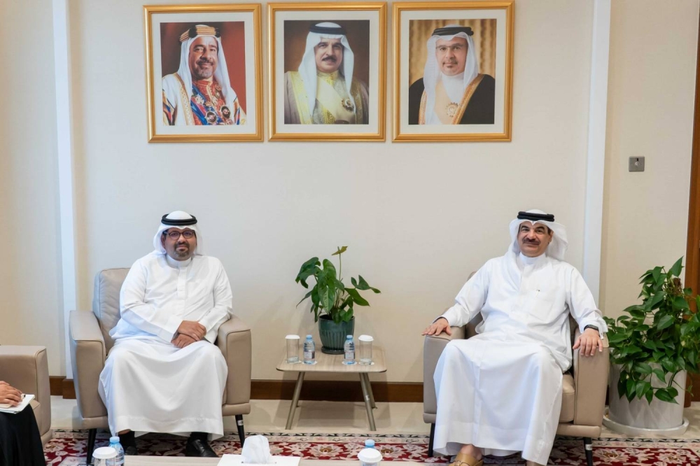 أمين عام مجلس النواب يبحث سبل التعاون مع مركز الملك حمد العالمي للتعايش والتسامح