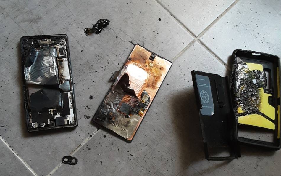 بعد حادثة احتراق جديدة.. مستخدمو Pixel 6a يهاجمون جوجل