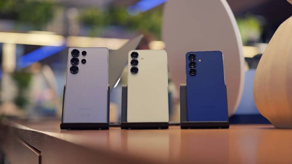 استراتيجية جديدة من سامسونج.. تأجيل ميزات أندرويد 16 إلى Galaxy S26 بعد تغييرات جوجل