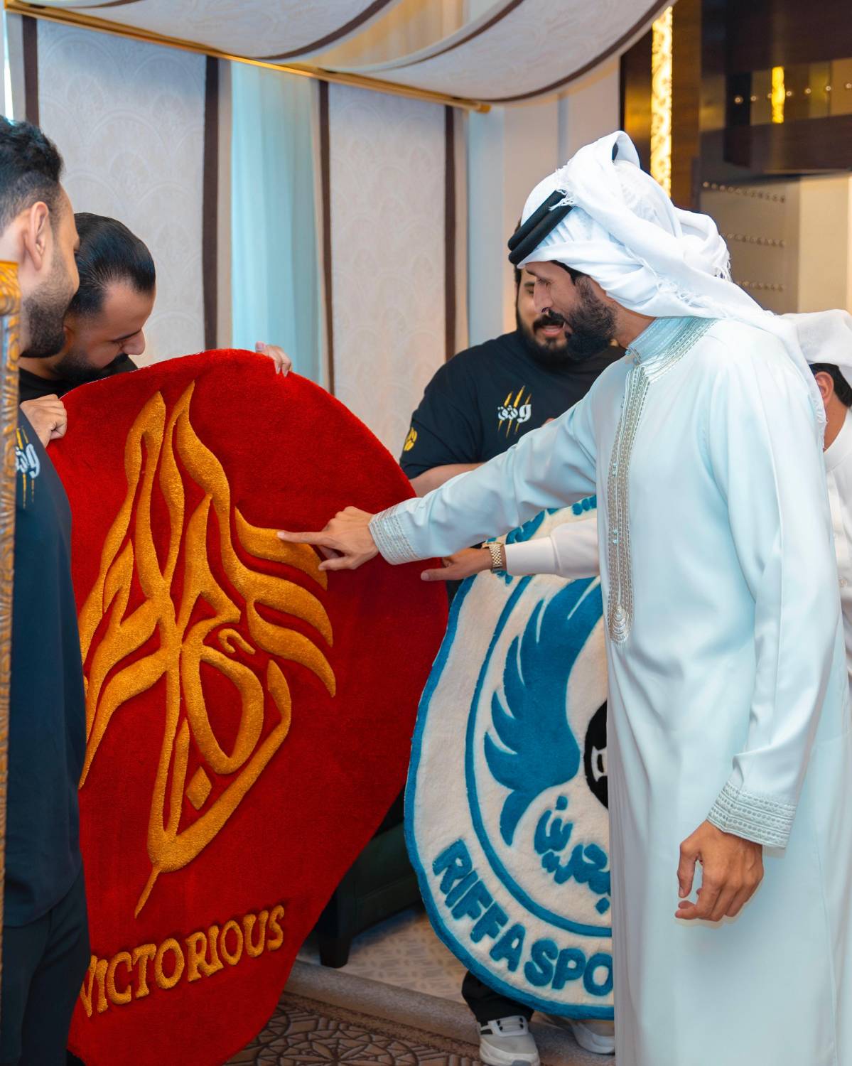 ناصر بن حمد يثمّن إبداعات الشباب البحريني التي تعكس مهاراتهم الفريدة