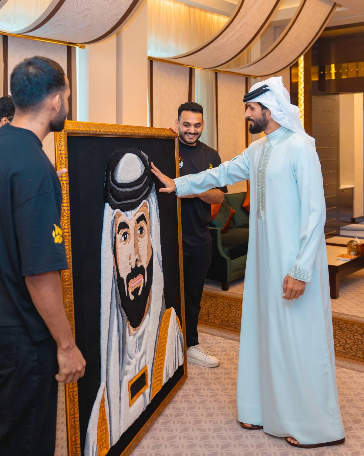 ناصر بن حمد يثمّن إبداعات الشباب البحريني التي تعكس مهاراتهم الفريدة