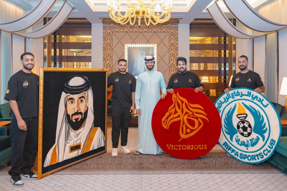 ناصر بن حمد يثمّن إبداعات الشباب البحريني التي تعكس مهاراتهم الفريدة