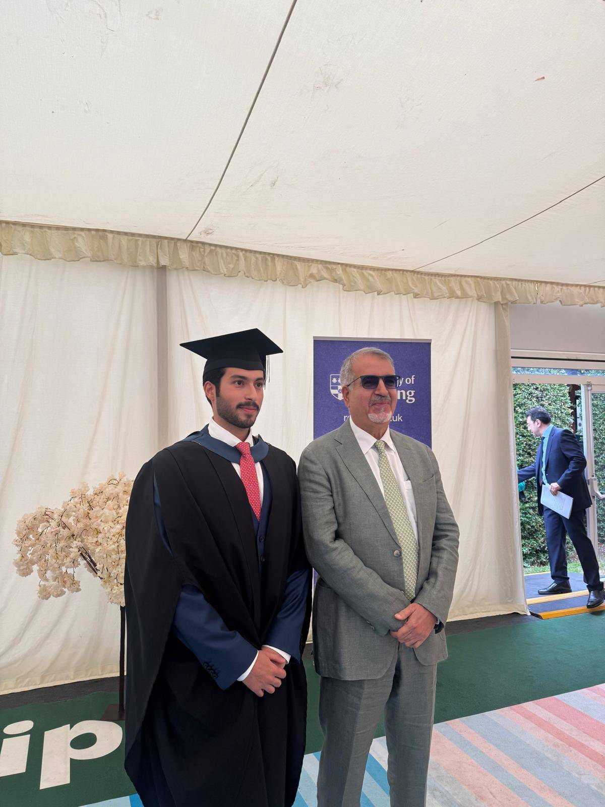 رئيس مجلس إدارة &laquo;الوطن&raquo; يحتفل بتخرّج نجله محمد من جامعة ريدينغ البريطانية