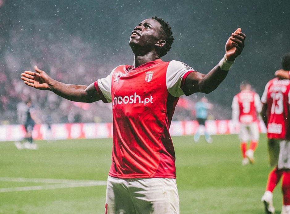 النصر السعودي يطارد موهبة براجا روجر فيرنانديز بطلب من جيسوس