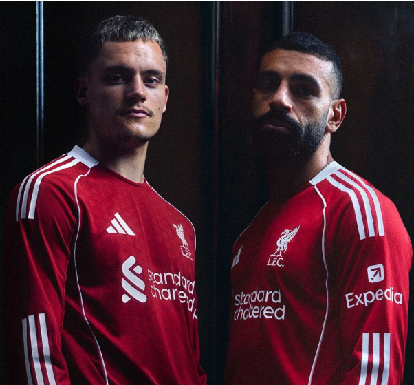 قميص ليفربول الجديد.. تفاصيل مستوحاة من تاريخ أنفيلد.. صور