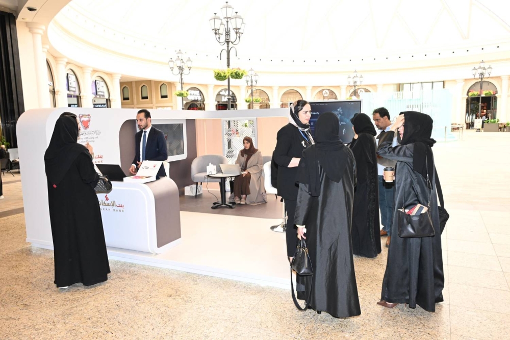 وزارة الإسكان والتخطيط العمراني وبنك الإسكان يطلقان مبادرة "الفرع المتنقل للتمويلات الإسكانية" بمجمع الأفنيوز