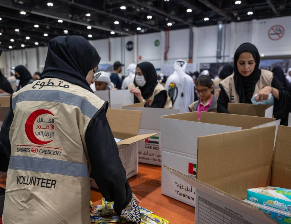 الإمارات: مساعدات إغاثية إلى غزة براً وبحراً وجواً و دعم مالي بـ 1.5 مليار دولار