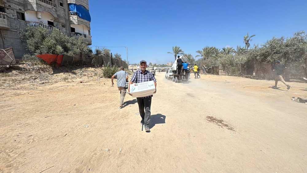 الإمارات: مساعدات إغاثية إلى غزة براً وبحراً وجواً و دعم مالي بـ 1.5 مليار دولار