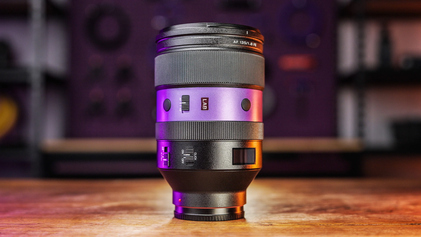 عدسة Viltrox AF 135mm F1.8 تنافس سوني بسعر أقل.. هل تستحق التجربة؟