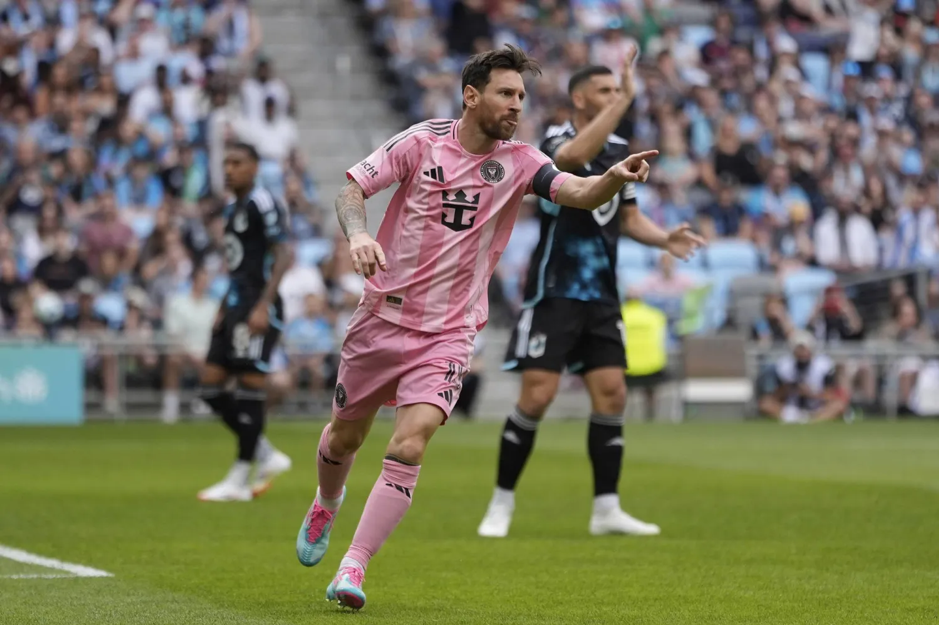 تعاقد ميسي مع إنتر ميامي ينتهي في ديسمبر 2025.. وماسكيرانو: نأمل جميعًا أن يجدد عقده