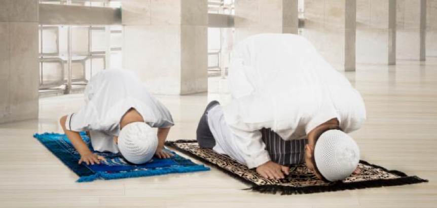 هل يأثم الأبوان إذا ترك أبناؤهما الصلاة.. وكيف يمكن ترغيبهم فيها؟