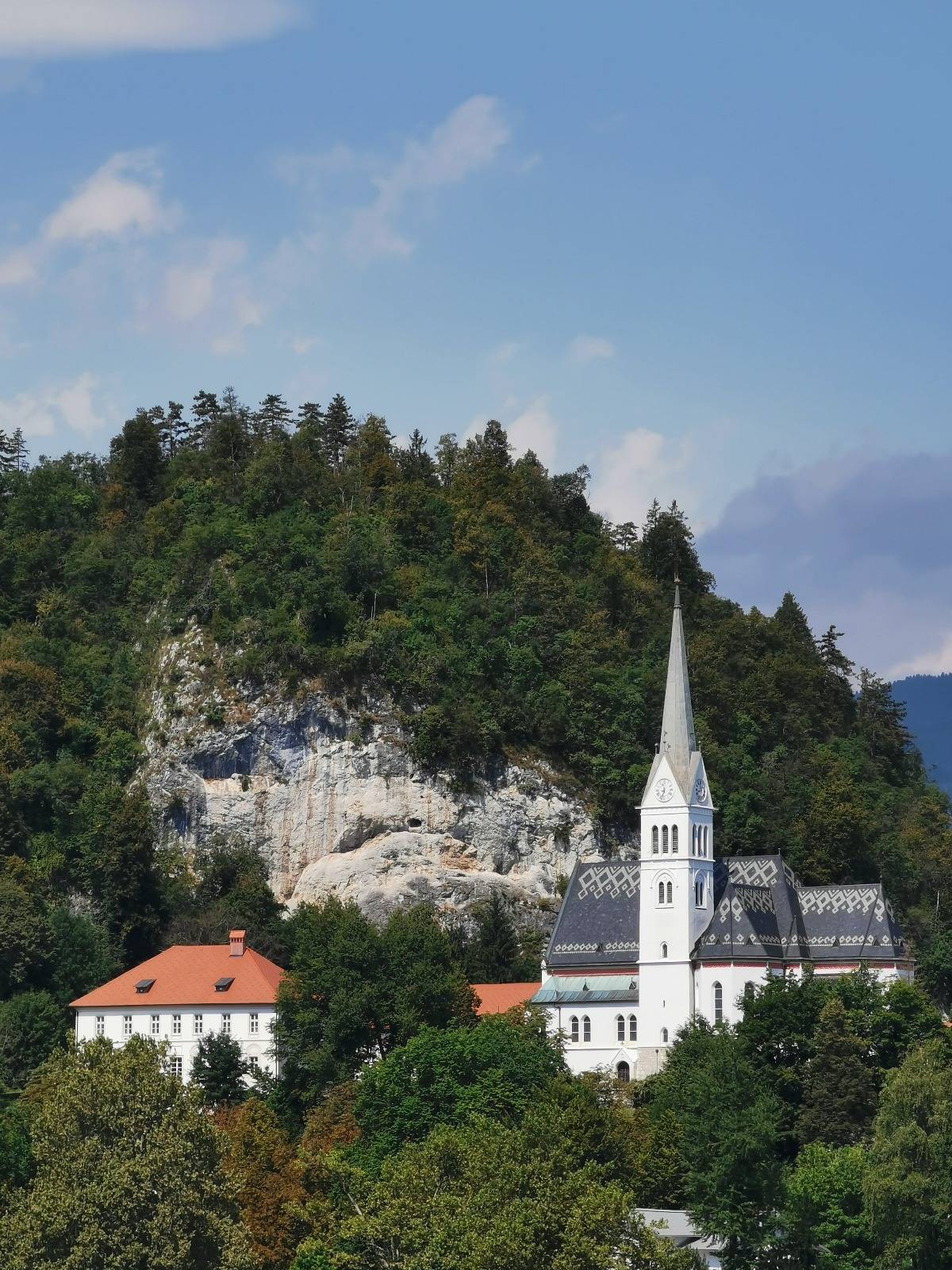 سلوفينيا.. جوهرة أوروبية تتميز بكنوز بين الجبال والبحيرات