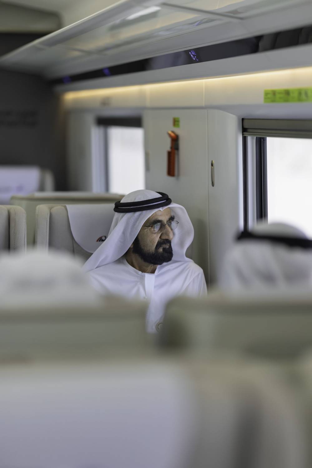 محمد بن راشد يستقل &ldquo;قطار الاتحاد&rdquo; في رحلة تجريبية بين دبي والفجيرة