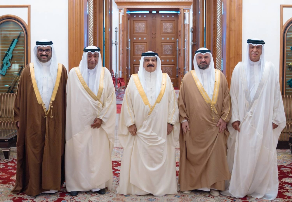جلالة الملك يستقبل رئيس وأعضاء المكتب التنفيذي بغرفة تجارة وصناعة البحرين