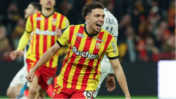 نائل العيناوي يثير الجدل مجددًا حول تمثيل منتخب المغرب