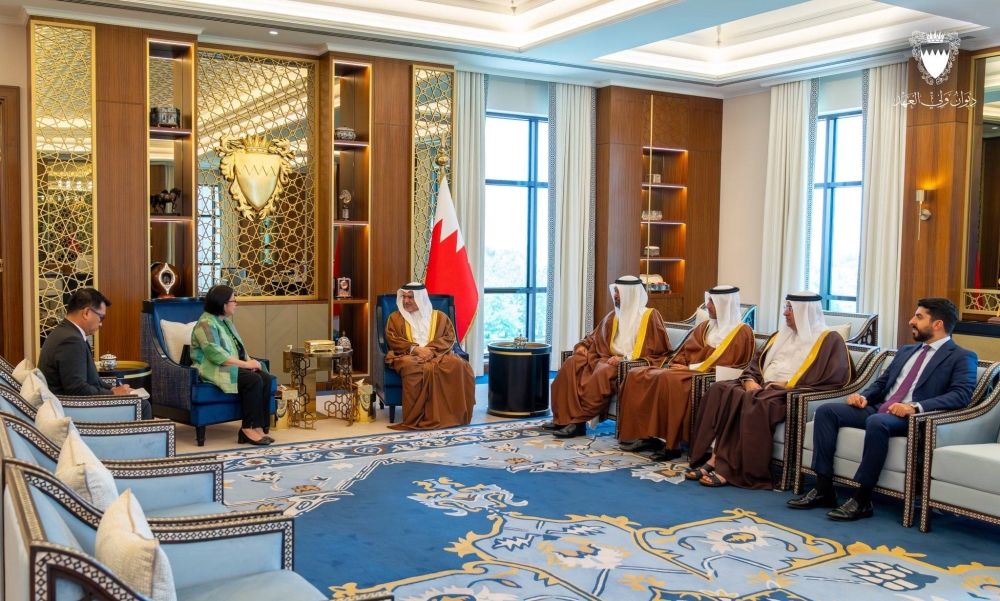 ولي العهد رئيس الوزراء يستقبل سفيرة الفلبين لدى البحرين بمناسبة انتهاء فترة عملها