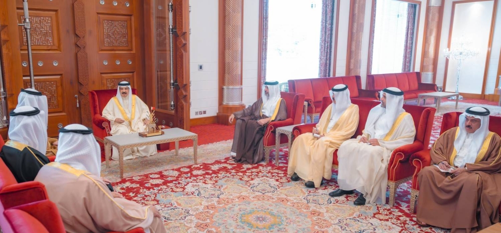 الملك يستقبل سفراء المملكة الجدد المعينين لدى عدد من الدول الصديقة لأداء القسم القانوني