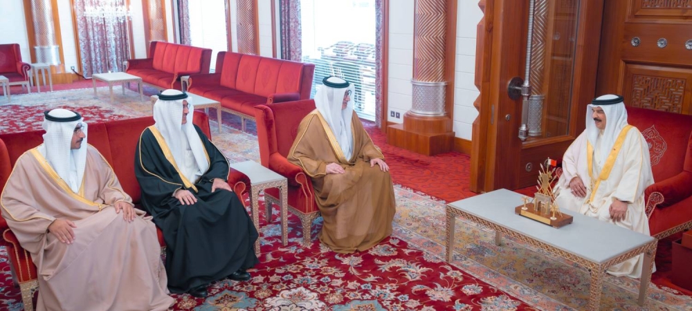 الملك يستقبل سفراء المملكة الجدد المعينين لدى عدد من الدول الصديقة لأداء القسم القانوني