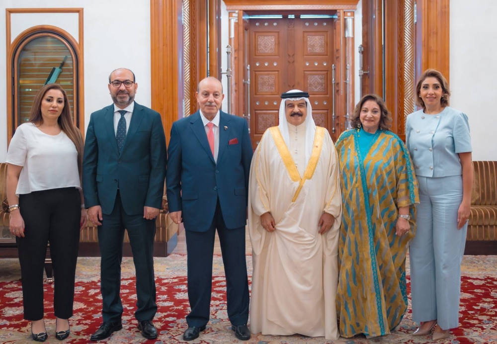 الملك يستقبل سفير دولة فلسطين لدى البحرين
