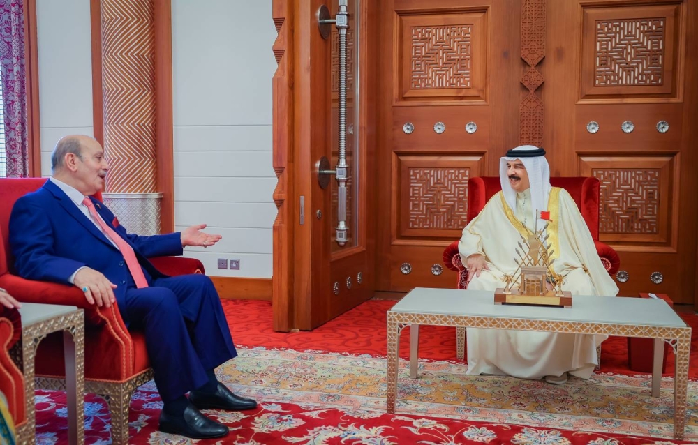 الملك يستقبل سفير دولة فلسطين لدى البحرين