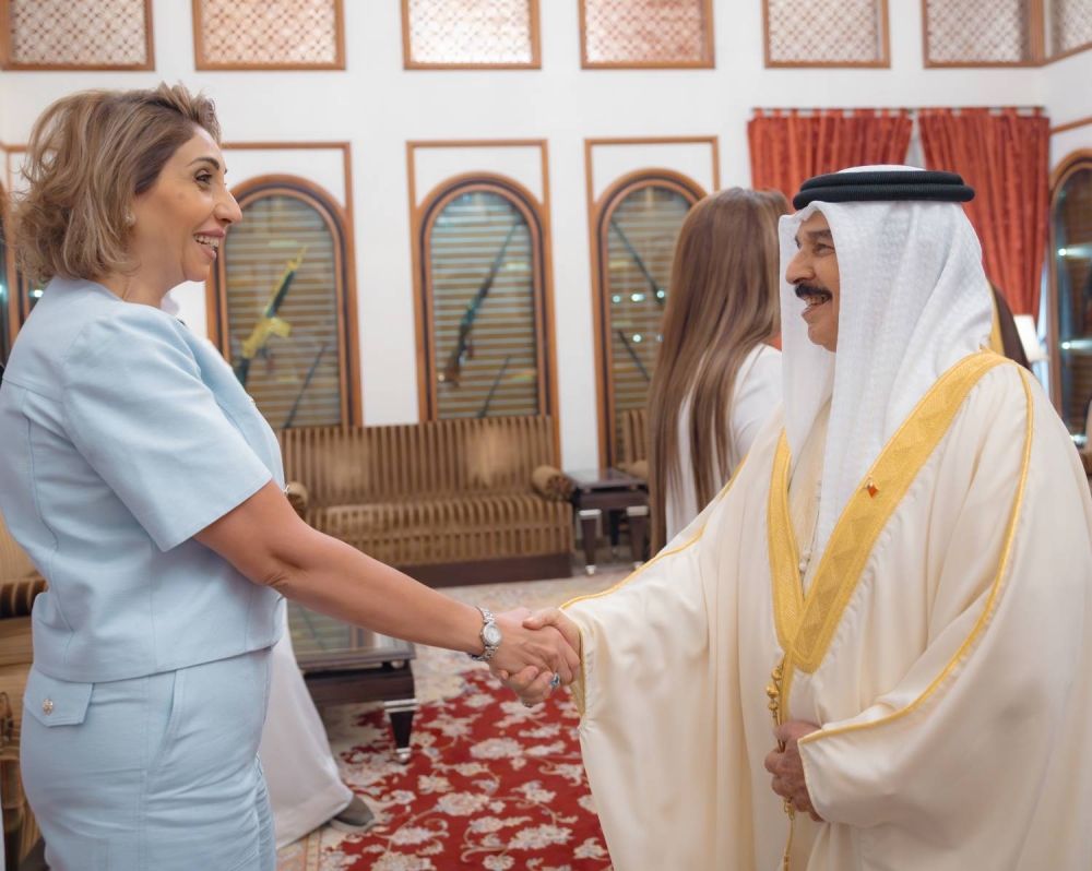 الملك يستقبل سفير دولة فلسطين لدى البحرين