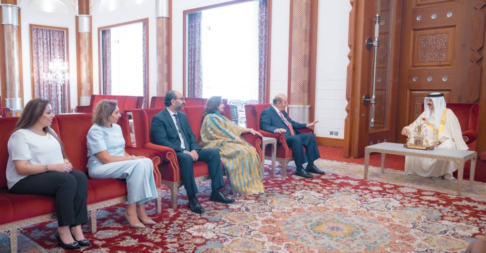 الملك يستقبل سفير دولة فلسطين لدى البحرين