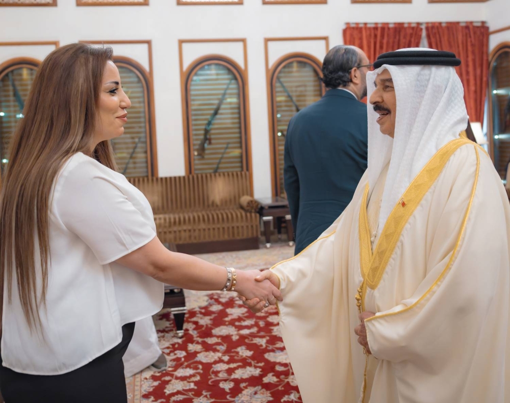 الملك يستقبل سفير دولة فلسطين لدى البحرين