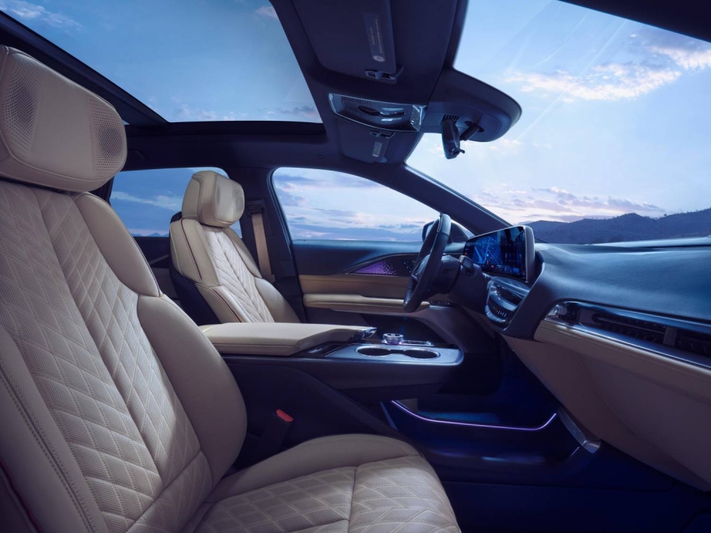 فخامة كهربائية بلا انبعاثات.. "الوطنية للسيارات" تطلق كاديلاك LYRIQ وOPTIQ بالبحرين