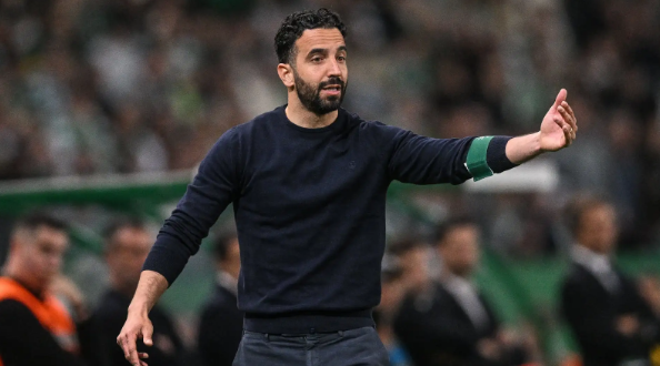 أموريم يلاحق لاعبي مانشستر يونايتد بسترات متطورة لمراقبة الأداء