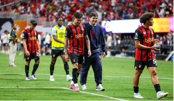 أرباح بورنموث الإنجليزي من بيع مدافعيه تاريخية في سوق الانتقالات