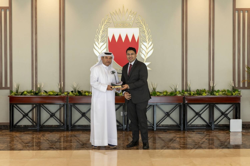 شيري البحرين ترعى المعسكر الصيفي التاسع لأبناء ضباط قوة الدفاع