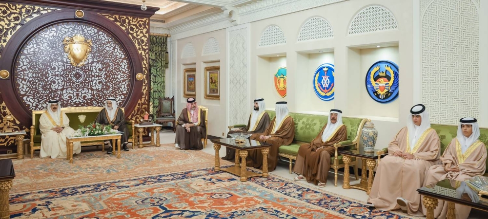 الملك يستقبل فضيلة الشيخ الدكتور عبد اللطيف المحمود