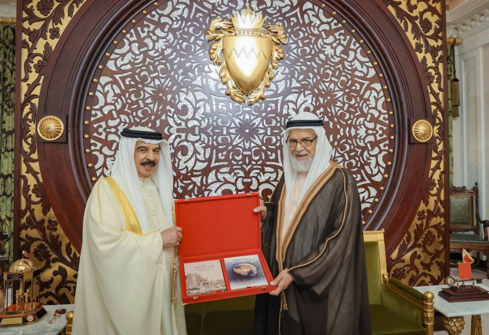 الملك يستقبل فضيلة الشيخ الدكتور عبد اللطيف المحمود